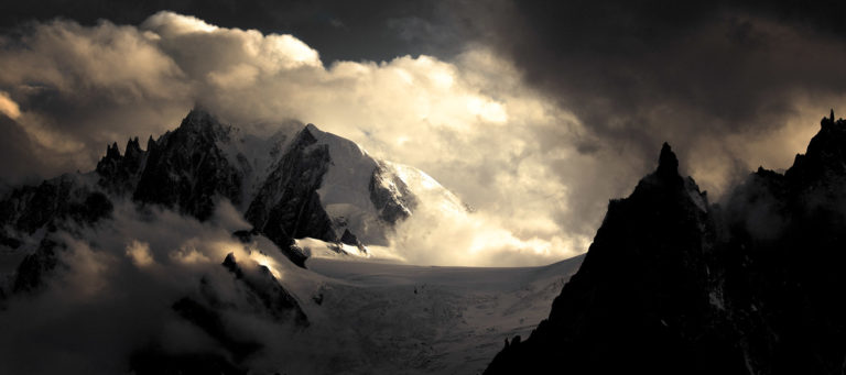 panoramique-montblanc-sombre-refugeducouvercle