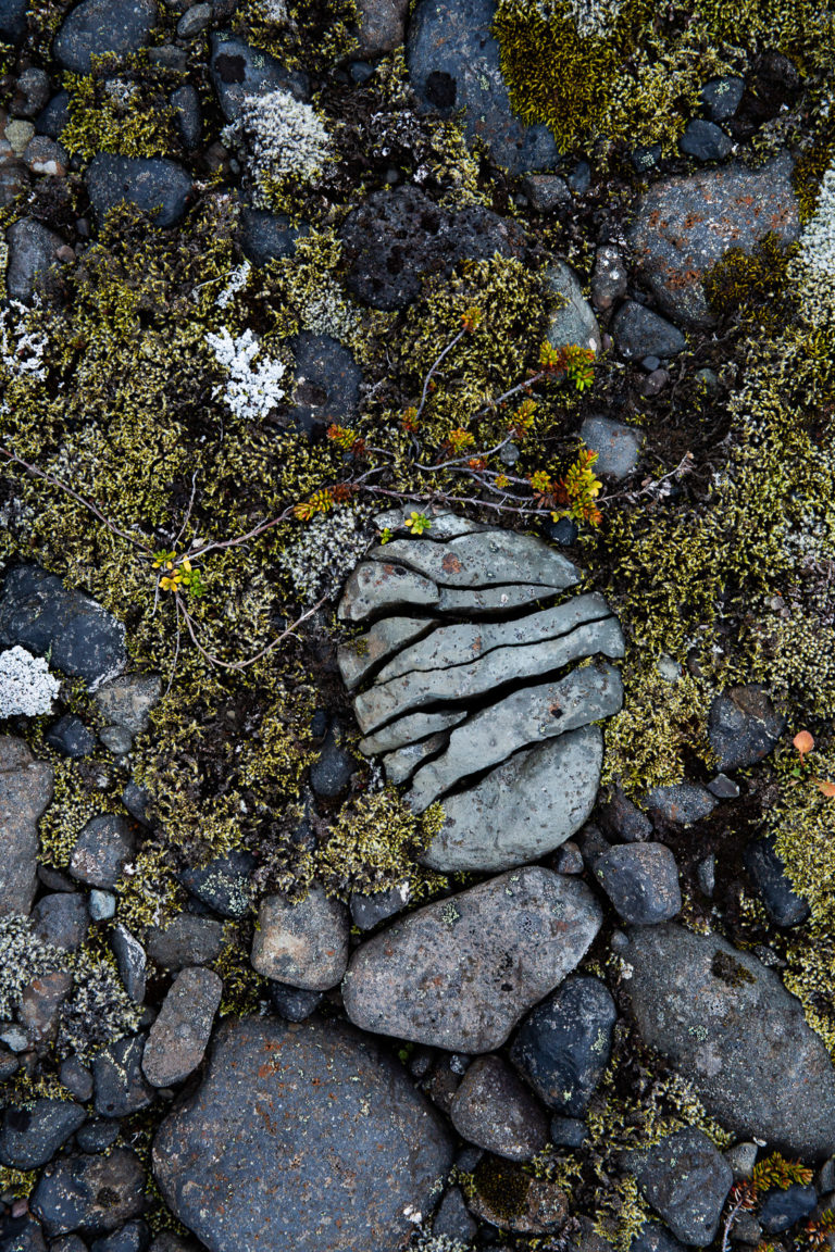 La pierre fendue islande-detail-pierre-fendue