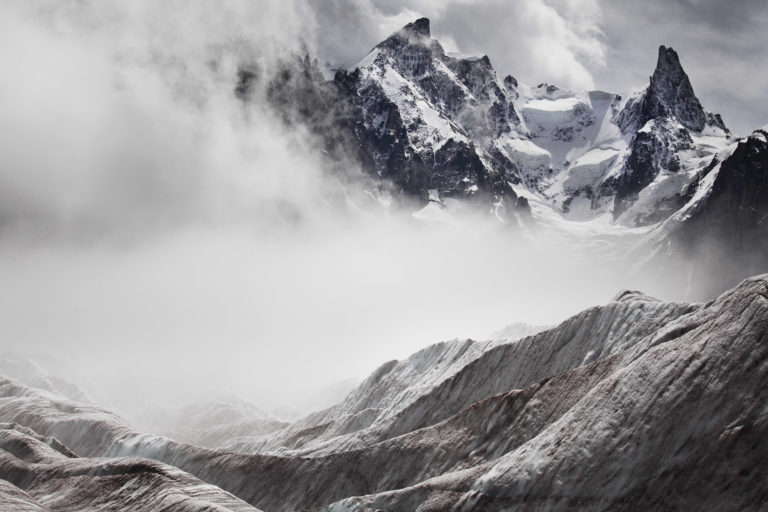 glacier-geant-dent-nuages