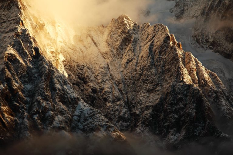 grandes jorasses italie courmayeur montagne or texture détail