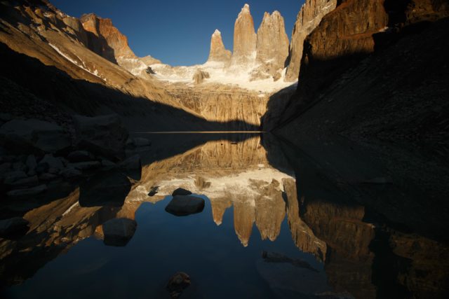 Laguna Torre patagonie-torresdelapaine-las-torres-reflet-lago-torre
