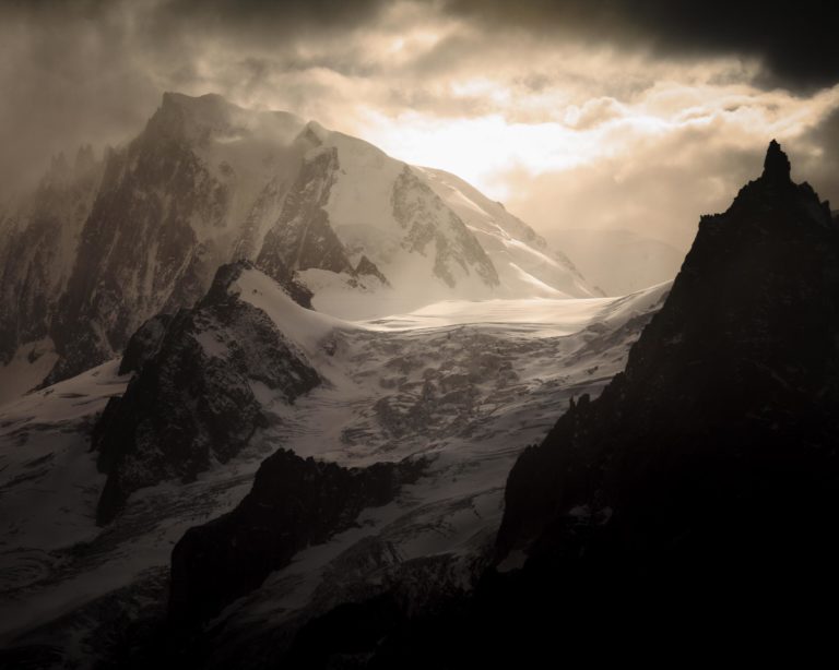 aiguille requin massif du mont blanc refuge couvercle