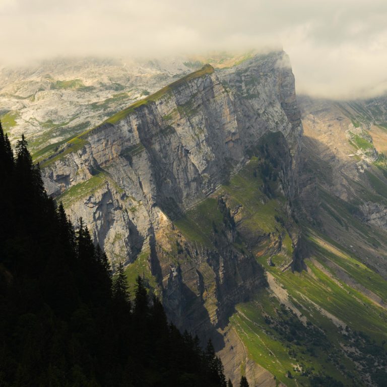 <p>Dent de Verreu - Ressassat entre Samoens et Salvadon<br />
Haut-Giffre - France</p>
