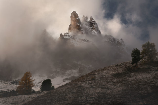 Main de Crépin dans la brume – Vallée de la Clarée Main de Crépin dans la brume en Vallée de la Clarée, Hautes-Alpes