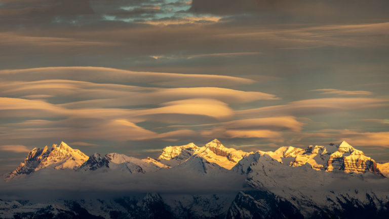 panorama-haut-giffre-tenneverge-dents-du-midi-lenticulaires