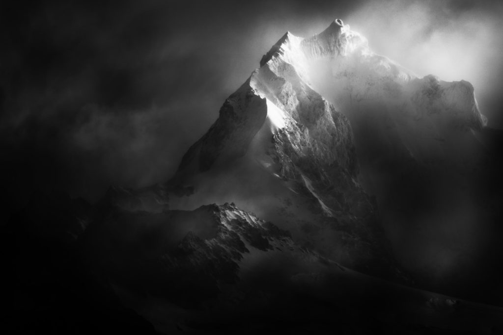 Le cri de la montagne cerro grande argentine patagonie noir et blanc