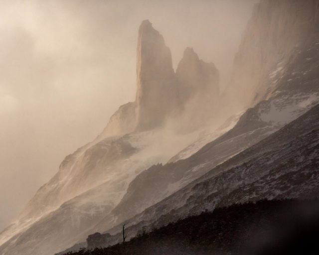 Seul dans la tempête patagonie-cerro-espada-trek-w-vallee-des-francais-campo-italiano