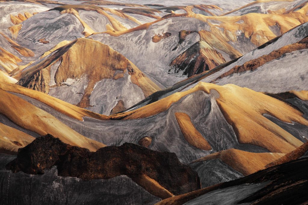 Or et Argent Landmannalaugar Islande detail texture abstrait collines or argent