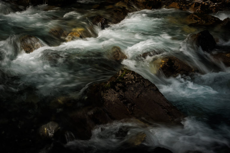 9863-eau-torrent-abstrait